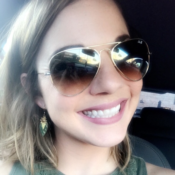 Meet your Posher, Lacey - Picture 1 of 1